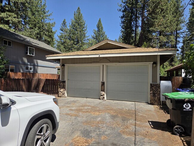 Building Photo - Unfurnished three bedroom house in Al Tahoe