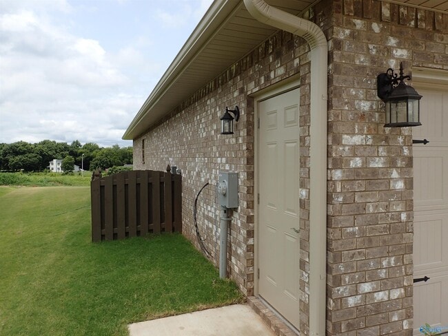 Building Photo - 29635 Laura Ridge Dr NW