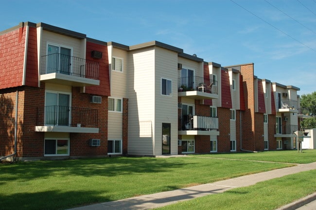 Building Photo - 540 12th St NE