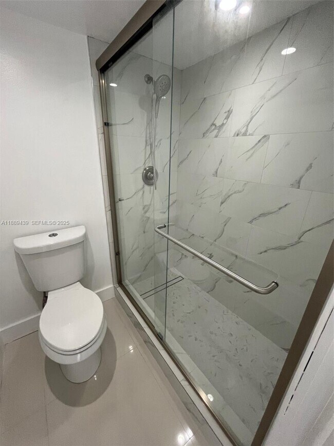 Building Photo - 20505 E Country Club Dr