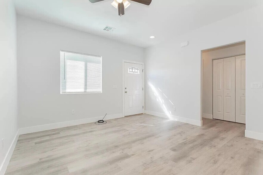 Building Photo - 1741 S Dandelion St