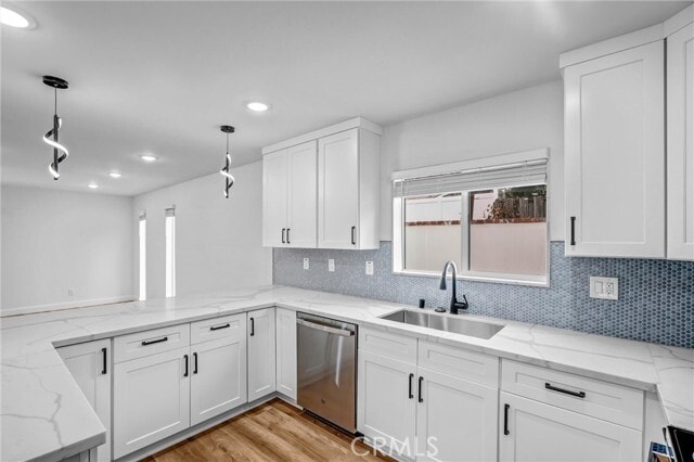 Building Photo - 20302 Oxnard St