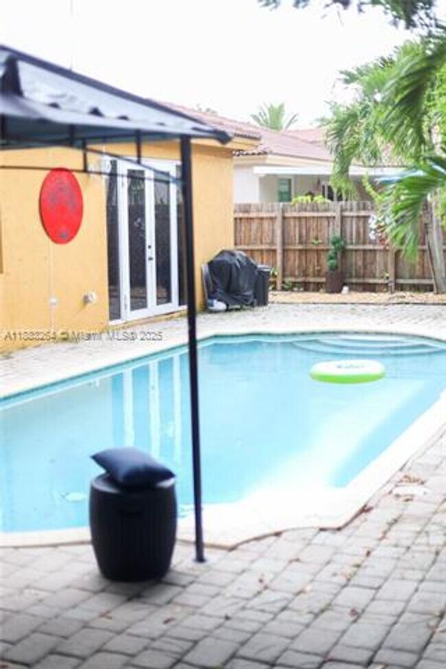 Building Photo - 2106 NE 40th Ave