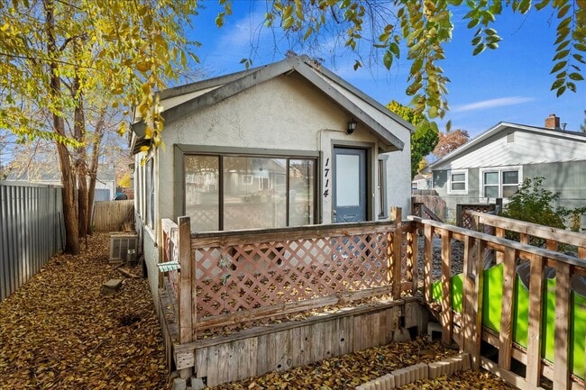 Building Photo - 1714 Main St