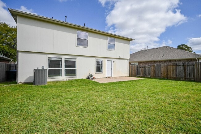 Building Photo - 2534 Halstead Dr