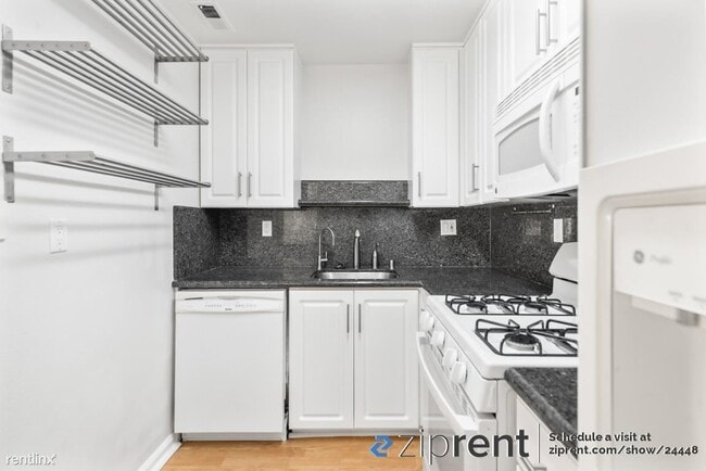Building Photo - 3 br, 3 bath Townhome - 334 Dunsmuir Terra...