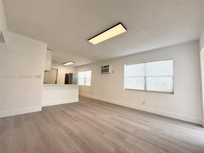 Building Photo - 910 SW 2nd Ave