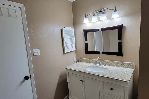 Building Photo - 6604 Montauk Dr
