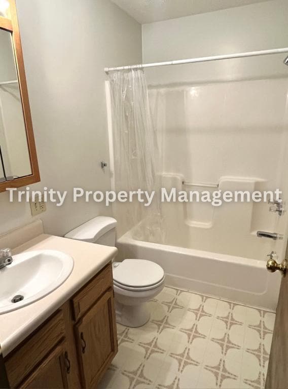 Building Photo - 1419 W Pike St