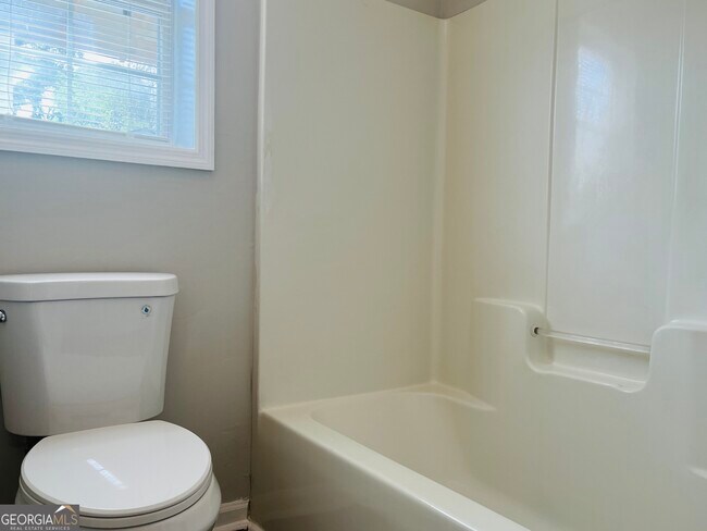 Building Photo - 900 Park Ave