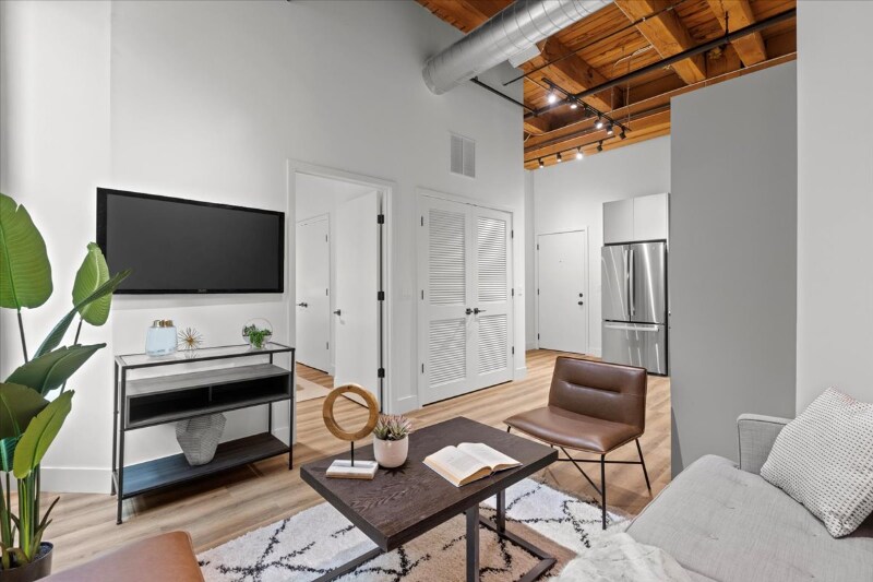 Primary Photo - 150 W Ohio St