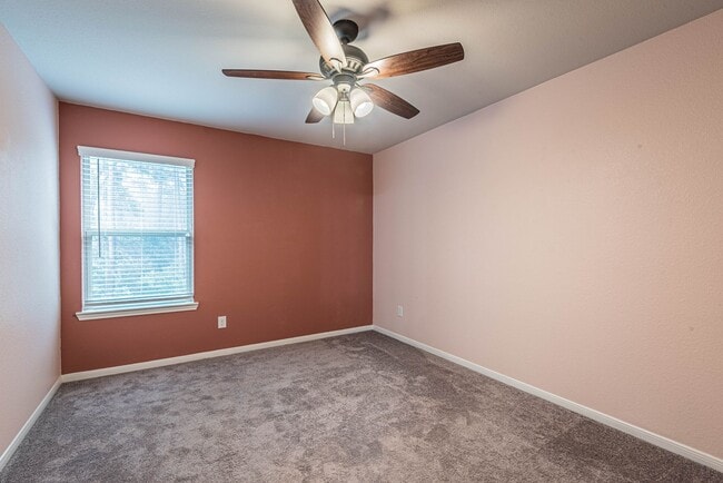 Building Photo - 165 Camelot Pl Ct