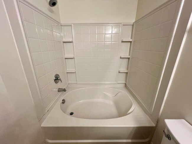 Building Photo - 3-Bed, 2-Bath Condo with Garage!