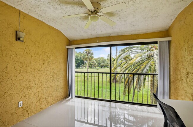 Building Photo - 9268 Vista Del Lago