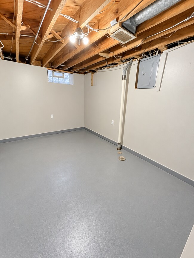 Building Photo - 17712 Lenore Ave