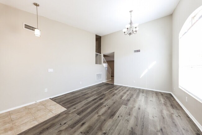 Building Photo - 548 E Cathy Dr