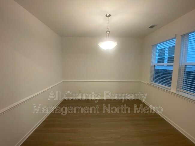 Building Photo - 152 Parkwood Dr