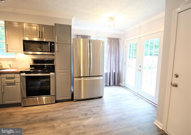 Building Photo - 18040 Tebbs Ln