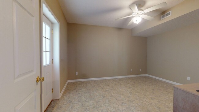Building Photo - 902 Parchment Blvd