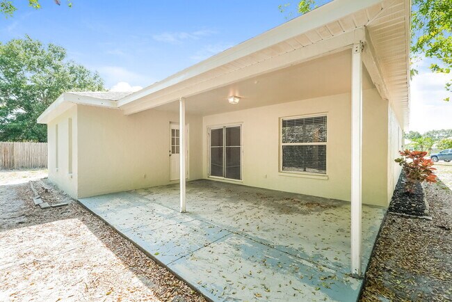 Building Photo - 6311 7th St Ct E