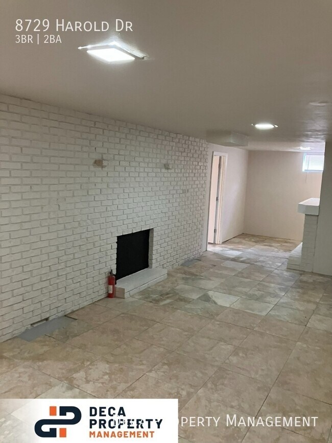Building Photo - 3 Bedroom House
