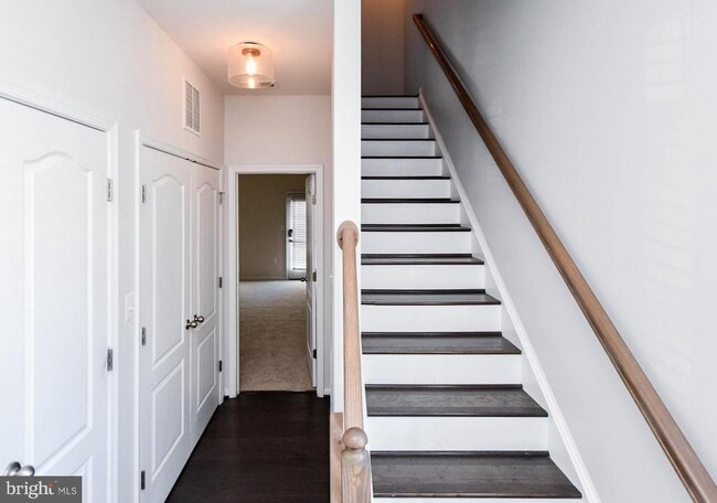 Building Photo - 608 Parkside Pl NE