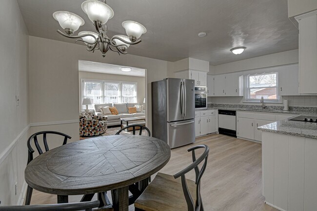 Building Photo - 1465 Brookwood Dr