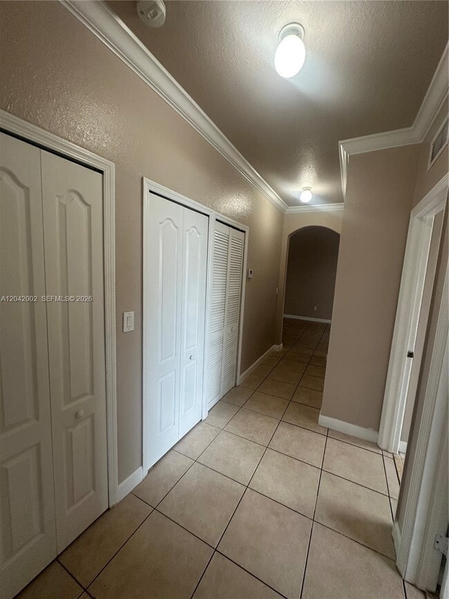 Building Photo - 1656 SE 29th Ct