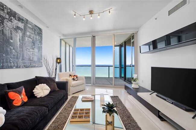 Primary Photo - 17121 Collins Ave