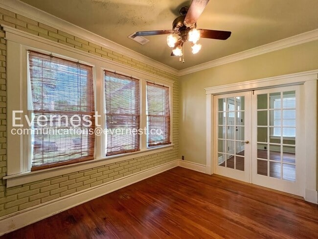 Building Photo - 2 Bed/1 Bath Home with Fenced Yard / Available Now!