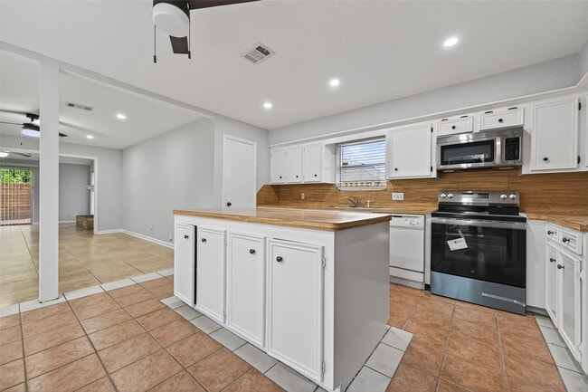 Building Photo - 6102 Crakston St