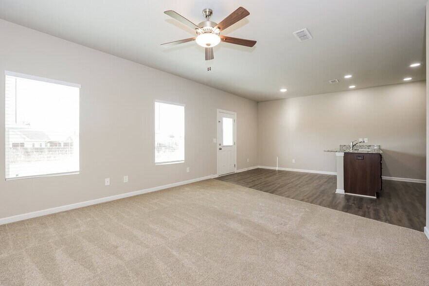 Building Photo - 2228 Lismore Dr