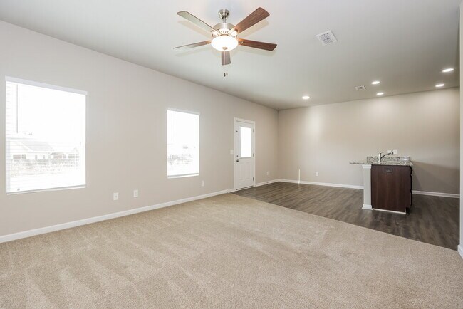 Building Photo - 2228 Lismore Dr