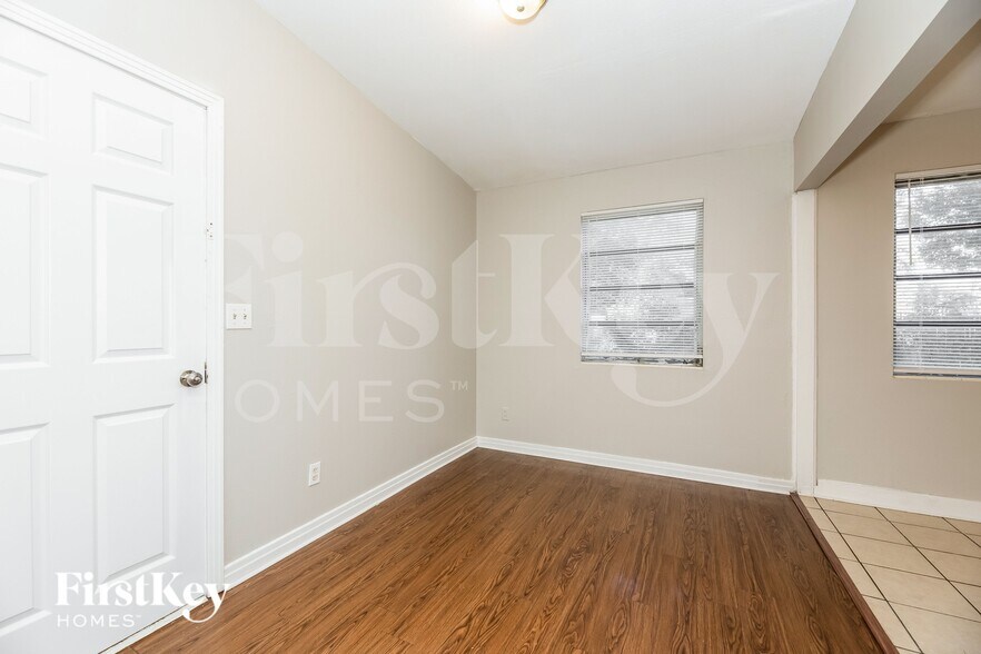 Building Photo - 2706 Lorna Rd