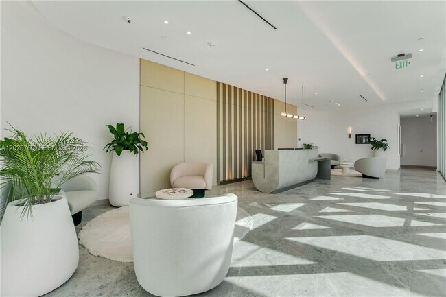 Building Photo - 9221 E Bay Harbor Dr