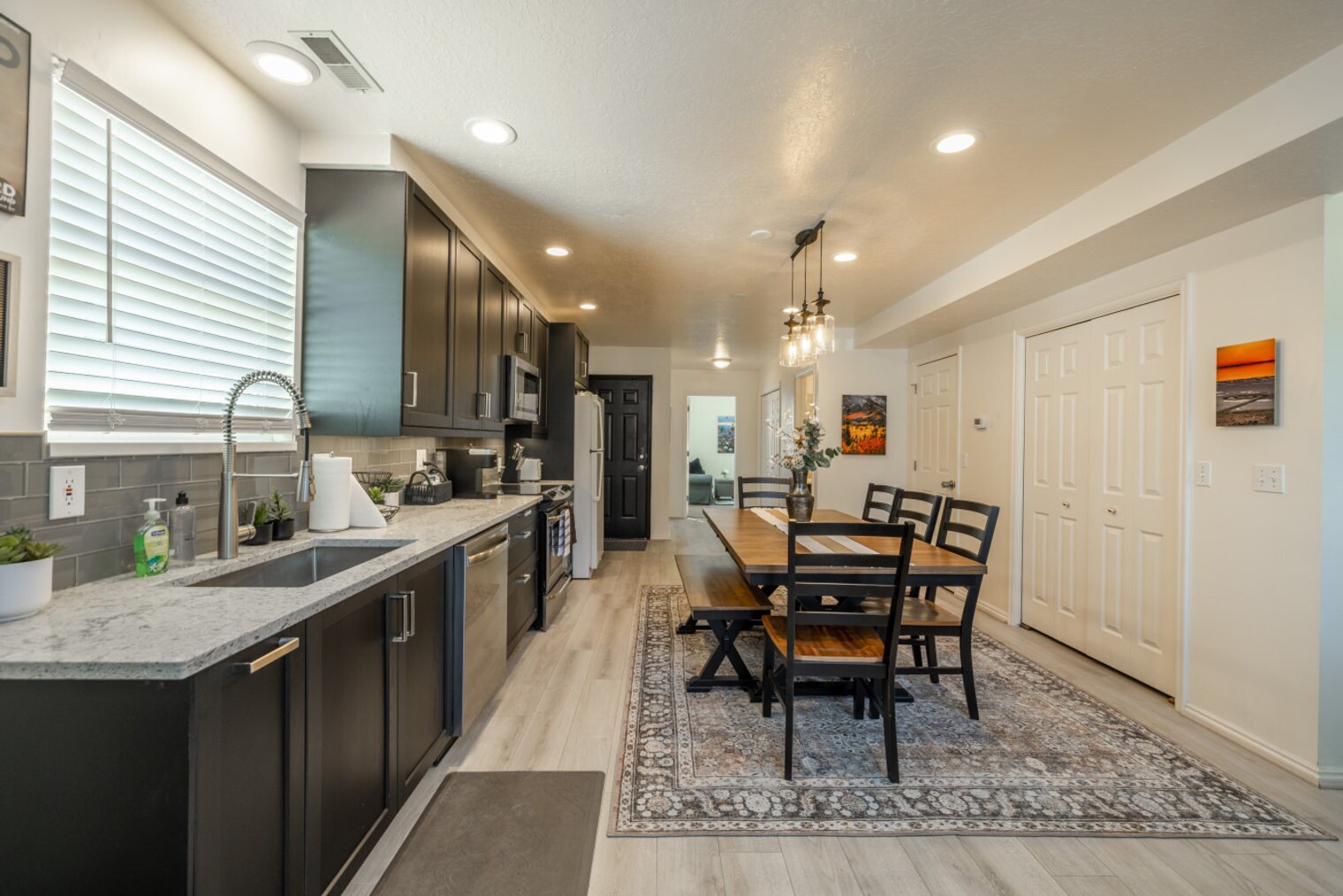 Building Photo - 924 Lowell Ave S