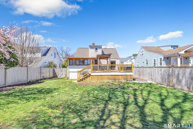 Building Photo - 855 Riverside Dr