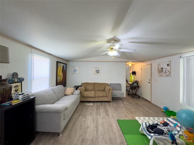 Building Photo - 14 Tropical Cir Dr E