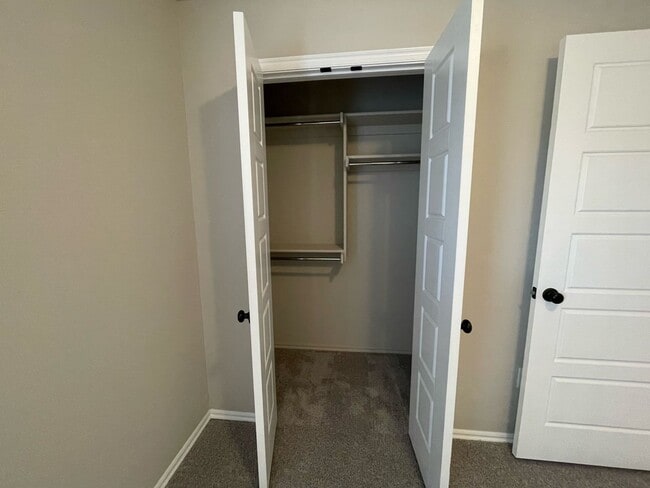 Building Photo - 3 bed Yukon