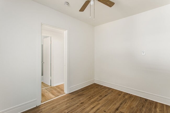 Building Photo - Charming 1-bedroom backhouse in Mentone!