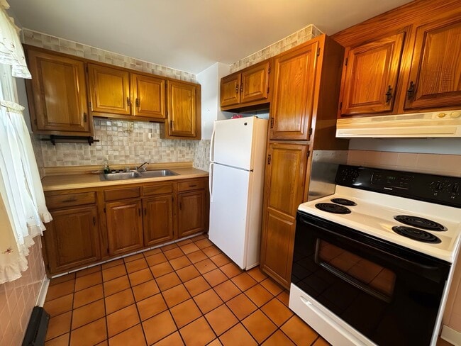 Building Photo - 3 Bedroom 1 Bath Rental Rome NY