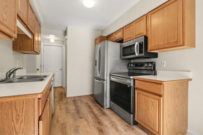 Building Photo - 125 Commons Cir