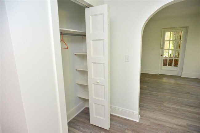 Building Photo - 509 Claire Dr NE