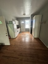 Building Photo - 558 Bloomfield Ave