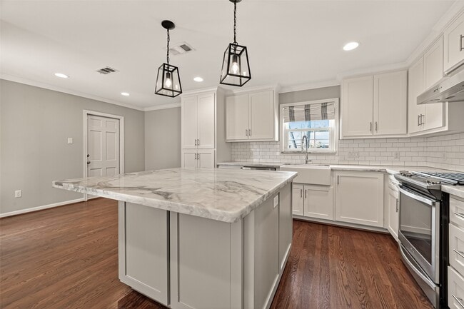 Building Photo - 5215 Stillbrooke Dr