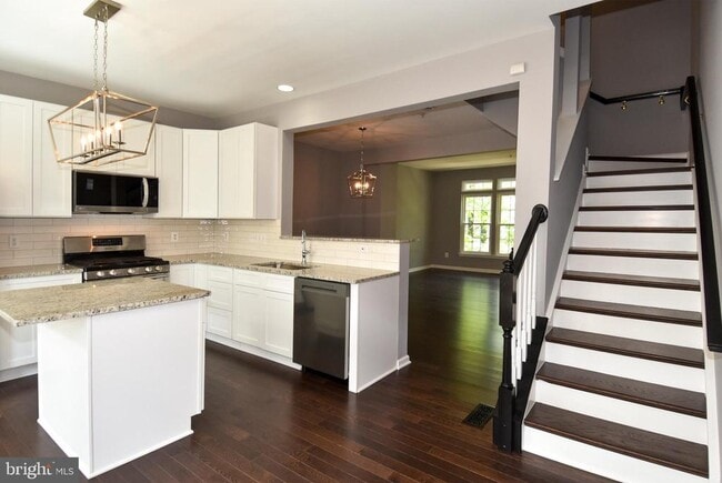 Building Photo - 990 Harrison Cir