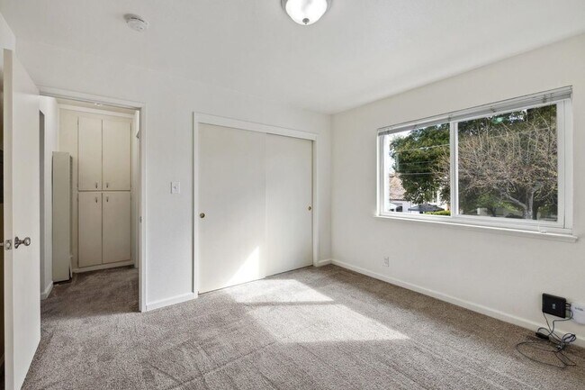 Building Photo - 897 Northrup St