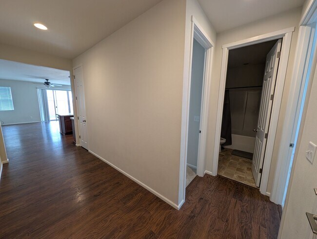 Building Photo - One Story Living in Port Orchard! Large 3 Bedroom Available for Rent!