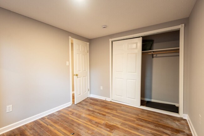 Building Photo - Lovely 2 BR/1 BA Condo in Columbia!