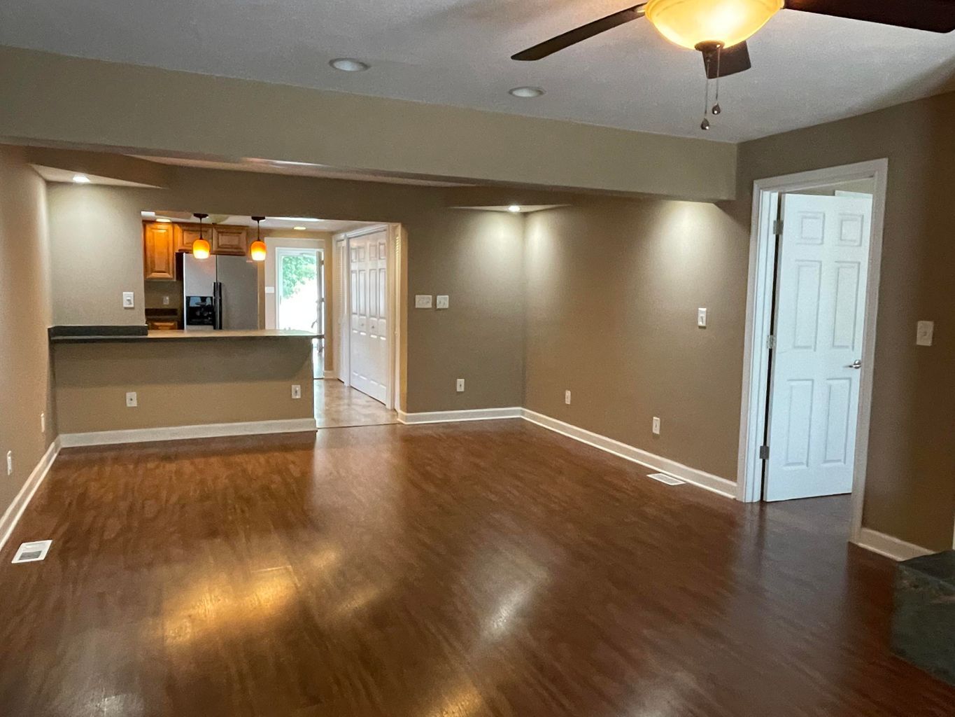 Family Room - 3309 Godfrey St